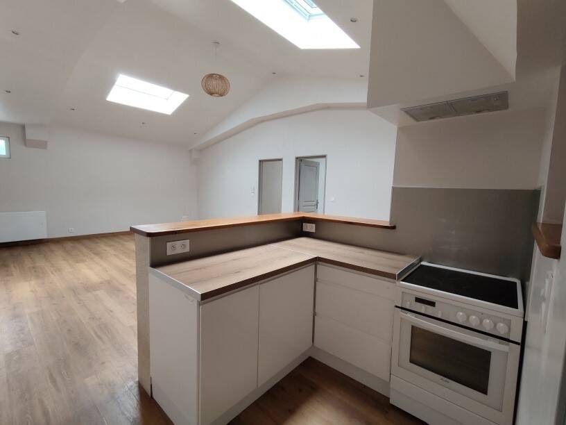 Maison à louer, 81m², PORT EN BESSIN HUPPAIN