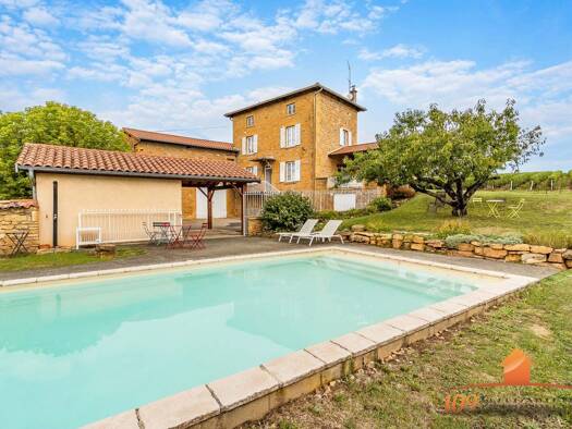 Maison à vendre 650 000 € 5 pièces 4 chambres 140 m² 1 640 m² de terrain Frontenas 69620