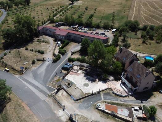 Local commercial à vendre 790 000 € 1 087 m² de surface de vente Auzits 12390
