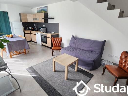 Studio à louer 500 € 1 pièce 1 chambre 10 m² Centre Châteaurenard 13160