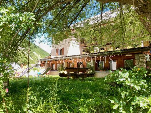 Maison à vendre 970 000 € 28 pièces 11 chambres 883 m² 1 334 m² de terrain Le Chalp Arvieux 05350
