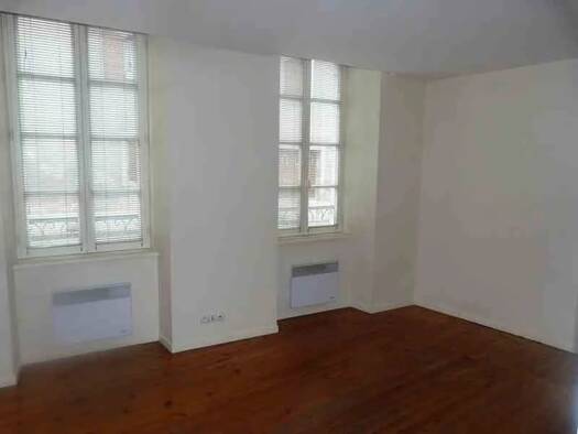 Appartement à louer 370 € 2 pièces 1 chambre 28,7 m² RDC Centre-Marcadieu-Marne Tarbes 65000
