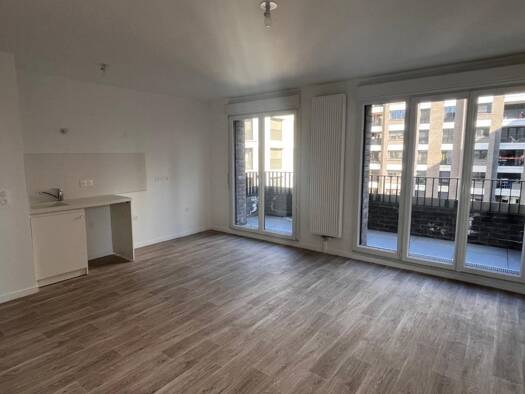 Appartement à louer 1 599 € 4 pièces 3 chambres 85 m² 5ème étage Prefecture Bobigny 93000