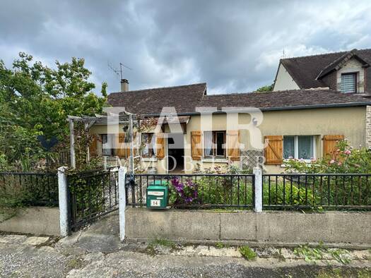Maison de plain-pied à vendre 59 990 € 2 pièces 1 chambre 50 m² 989 m² de terrain Alencon 61000
