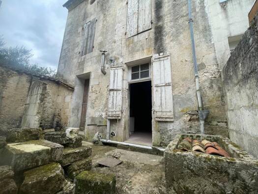 Maison de ville à vendre 80 000 € 4 pièces 3 chambres 150 m² 20 m² de terrain Saint-Porchaire 17250