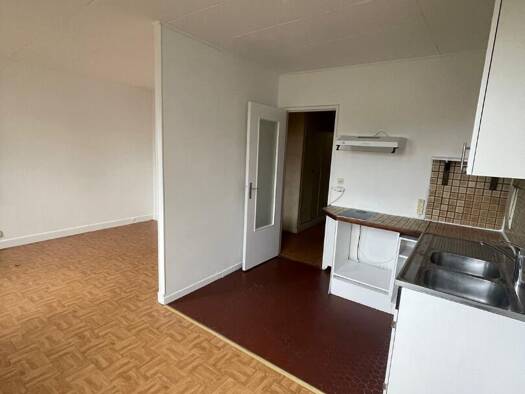 Appartement à louer 760 € 1 pièce 31 m² Étage 1/4 Marche Schweitzer Fontenay-le-Fleury 78330