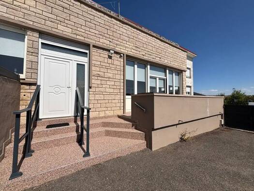 Appartement à vendre 192 000 € 4 pièces 2 chambres 122,68 m² RDC Montois-la-Montagne 57860