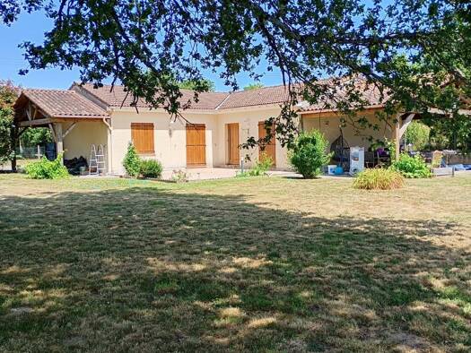 Maison de plain-pied à vendre 169 000 € 5 pièces 3 chambres 100 m² 1 500 m² de terrain Peyrilhac 87510