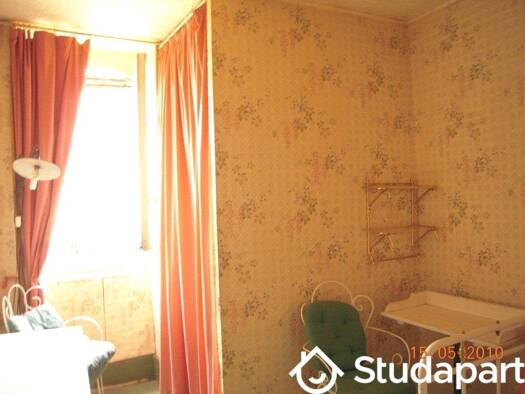 Studio à louer - logement étudiant 355 € 1 pièce 1 chambre 11 m² 3ème étage Cordeliers Dijon 21000