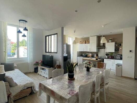 Appartement à vendre 165 000 € 3 pièces 2 chambres 68 m² Étage 1/2 Centre Ville Saint Genest Lerpt 42530
