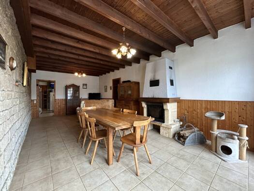 Maison en viager occupé Bouquet 35 300 € 5 pièces 4 chambres 156,3 m² 264 m² de terrain Villars-Saint-Georges 25410