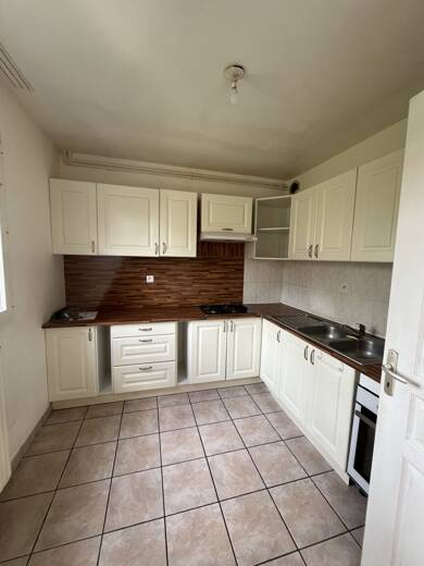 Maison à louer 1 103 € 4 pièces 3 chambres 84 m² 250 m² de terrain St Jean de la Ruelle 45140