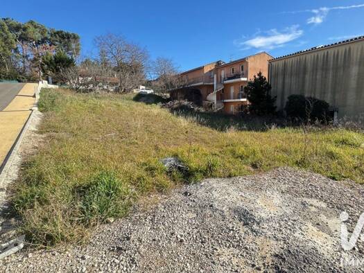 Terrain constructible viabilisé à vendre 245 000 € 466 m² de terrain Saint-Savournin 13119