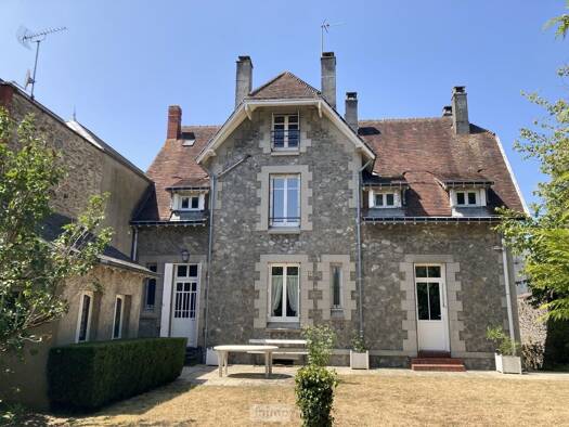Maison à vendre 482 080 € 9 pièces 4 chambres 195,55 m² 509 m² de terrain Laval 53000