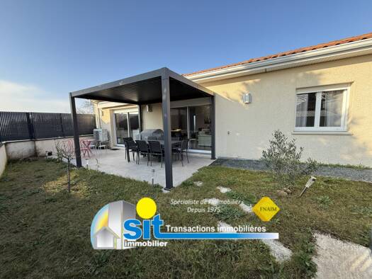 Maison de plain-pied à vendre 299 600 € 5 pièces 3 chambres 94 m² 261 m² de terrain Reventin Vaugris 38121