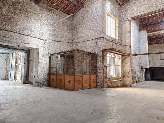 Local commercial à louer 740 € 233 m² de surface de vente Cassayet Narbonne 11100