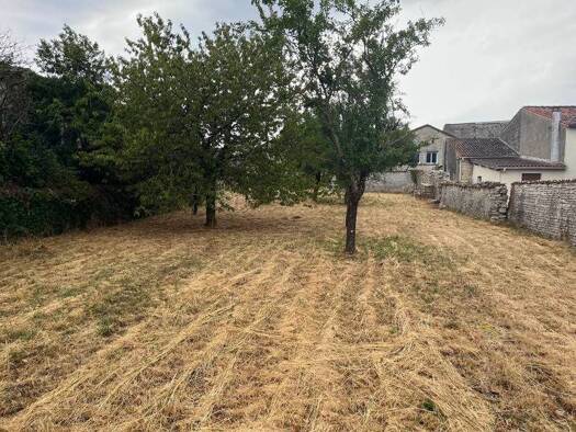 Terrain constructible à vendre 17 000 € 790 m² de terrain Vervant 16330