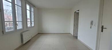 Appartement à louer 680 € 1 pièce 25 m² Dernier étage, Étage 1/1 disponible à partir du 22/07/2025 Villepinte 93420