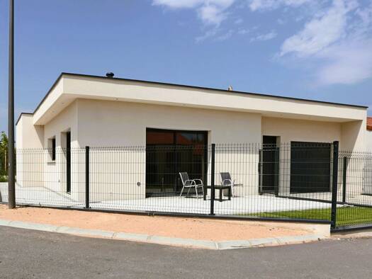 Maison de plain-pied à vendre 346 000 € 4 pièces 3 chambres 106 m² 297 m² de terrain Est Riom 63200