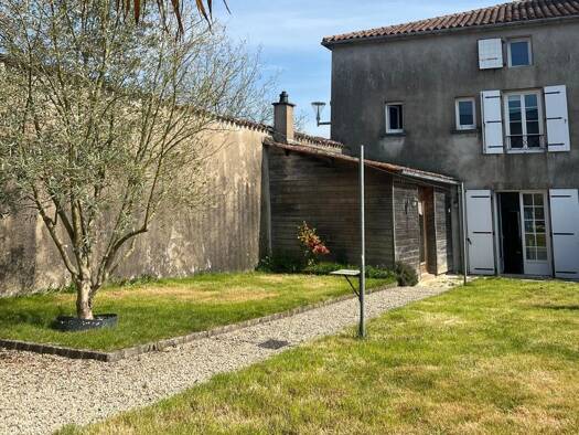 Maison de ville à vendre 140 000 € 6 pièces 4 chambres 130 m² 338 m² de terrain La Forêt-sur-Sèvre 79380