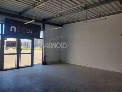 Local d'activités à louer 2 000 € 250 m² d'espace de stockage Baud 56150