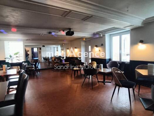 Bar / Café à vendre Fonds de commerce 126 667 € 134 m² d'espace de restauration Pré-en-Pail-Saint-Samson 53140