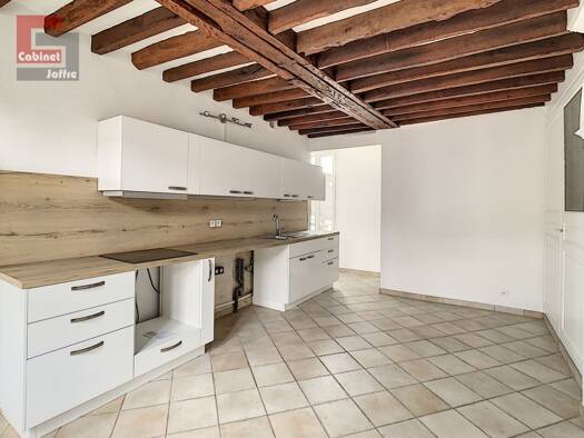 Appartement à louer 870 € 2 pièces 1 chambre 66,35 m² Étage 2/3 Fontainebleau 77300