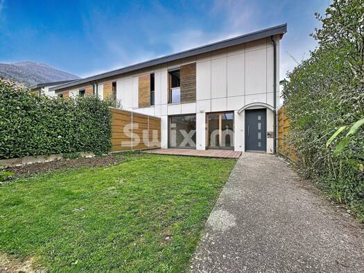 Maison à louer 2 800 € 5 pièces 4 chambres 117 m² Échenevex 01170