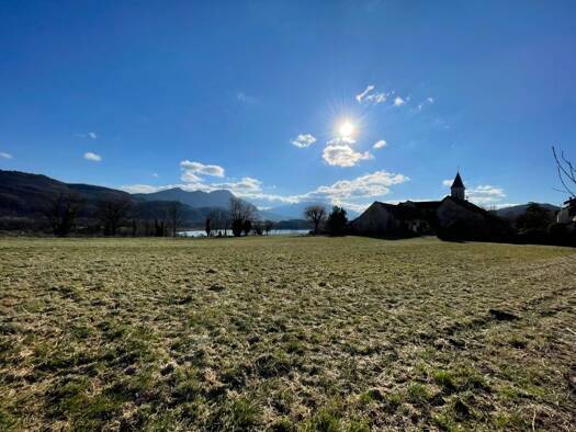 Terrain constructible à vendre 94 900 € 949 m² de terrain Cressin-Rochefort 01350