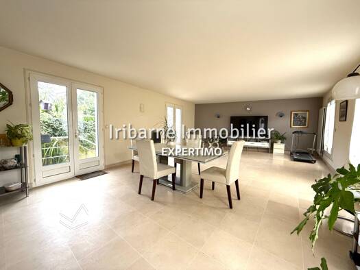 Maison à vendre 184 500 € 5 pièces 3 chambres 133 m² 185 m² de terrain Centre Saintes 17100