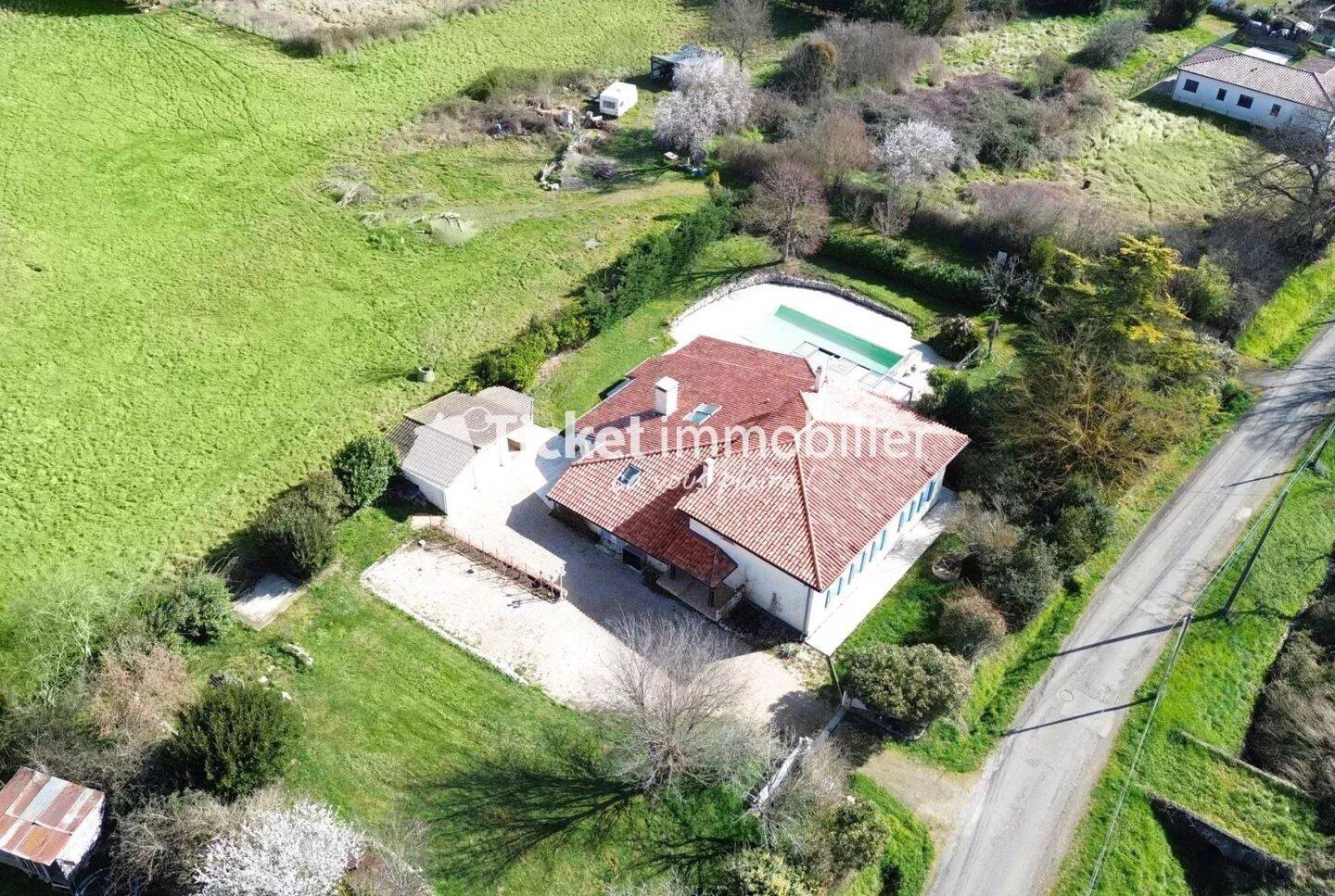 Maison à vendre, 288m², LE BURGAUD