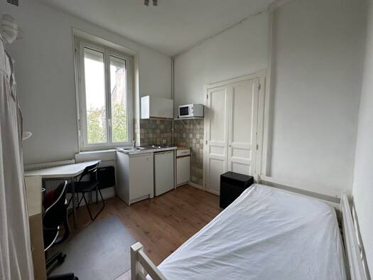 Appartement à louer - logement étudiant 440 € 1 pièce 13 m² 1er étage Champmaillot Dijon 21000