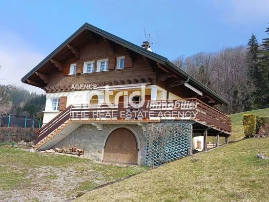 Chalet à vendre 450 000 € 8 pièces 4 chambres 104 m² 1 200 m² de terrain Les Carroz D'Arâches Arâches-la-Frasse 74300