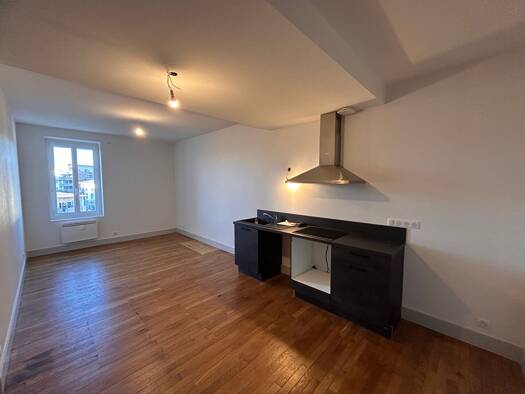 Appartement à louer 695 € 3 pièces 2 chambres 55 m² Étage 2/2 Centre-Saint Germain-Vareilles Ambérieu-en-Bugey 01500