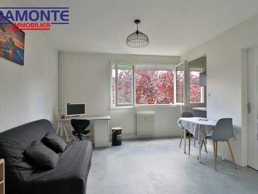 Appartement à louer 439 € 1 pièce 25,1 m² 2ème étage Centre Ouest Saint-Julien-les-Villas 10800