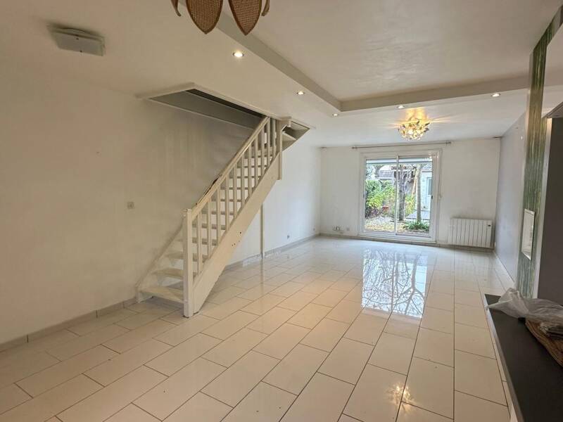 Maison à louer, 91m², VOISINS LE BRETONNEUX