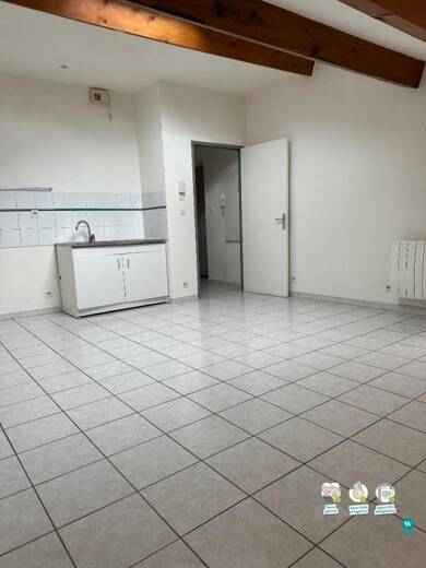 Appartement à louer 450 € 2 pièces 1 chambre 45 m² 3ème étage Vallon-Pont-d'Arc 07150