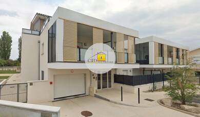 Appartement à louer 805 € 2 pièces 1 chambre 47,8 m² RDC/1 Bourg Genas 69740