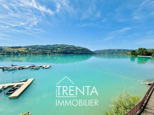 Restaurant à vendre 334 800 € 222 m² d'espace de restauration Villages du Lac de Paladru 38730