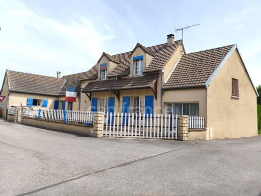 Maison à vendre 179 000 € 6 pièces 4 chambres 140 m² 653 m² de terrain Broyes 51120