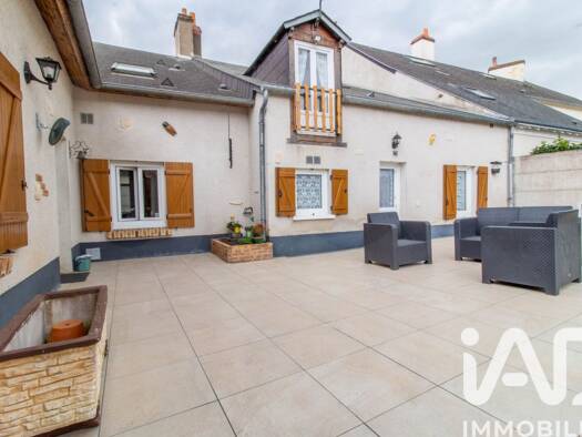 Maison de ville à vendre 332 000 € 7 pièces 5 chambres 214 m² 649 m² de terrain Grand Centre Ville Saint-Jean-de-la-Ruelle 45140