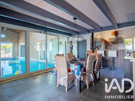 Maison de plain-pied à vendre 269 000 € 6 pièces 4 chambres 135 m² 1 599 m² de terrain Authon-Ébéon 17770