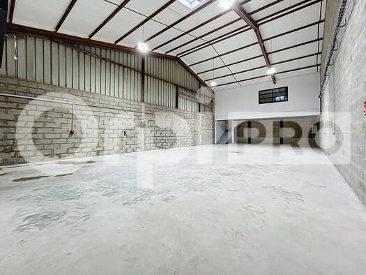 Entrepôt à louer 1 500 € 200 m² d'espace de stockage Rochy-Condé 60510