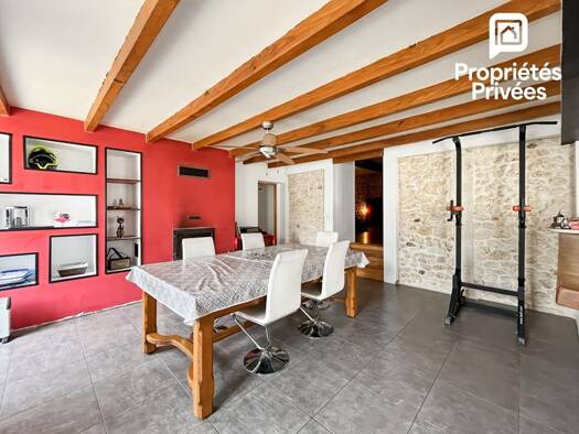 Maison à vendre 190 000 € 6 pièces 4 chambres 161 m² 3 080 m² de terrain Orignolles 17210