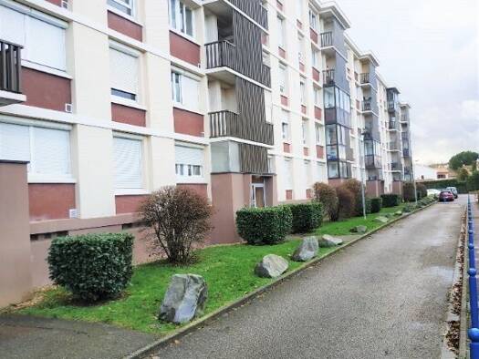 Appartement à louer 788 € 2 pièces 2 chambres 54,9 m² 2ème étage Village Chambarras Corbas 69960
