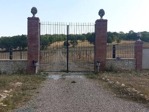 Maison de plain-pied à vendre 1 540 000 € 7 pièces 5 chambres 265 m² 170 000 m² de terrain Cordes-sur-Ciel 81170