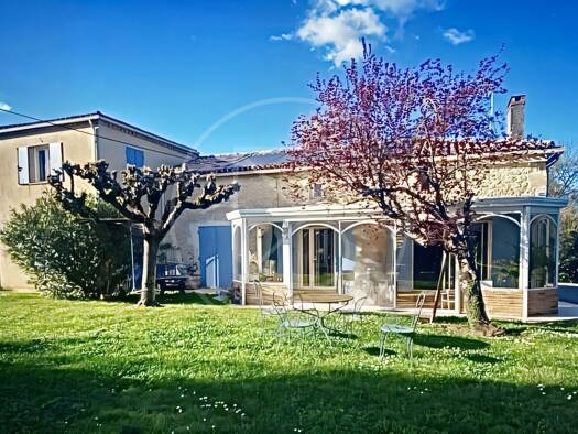 Maison à vendre 365 700 € 8 pièces 5 chambres 246 m² 3 804 m² de terrain Monsegur 33580