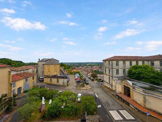 Appartement à vendre 129 000 € 3 pièces 2 chambres 73 m² Étage 3/3 Rive Gauche Aire-sur-l'Adour 40800