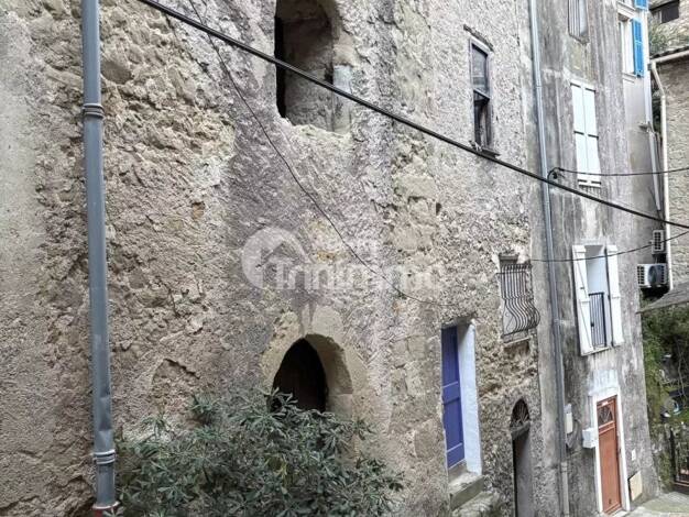 Entrepôt à vendre 60 000 € 110 m² d'espace de stockage Sud-Village-Pointe Contes 06390