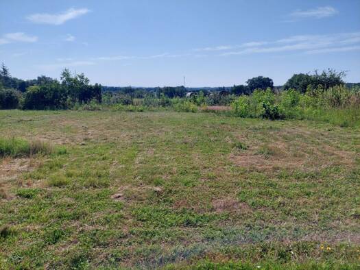 Terrain constructible viabilisé à vendre 130 000 € 375 m² de terrain Lapeyrouse-Fossat 31180